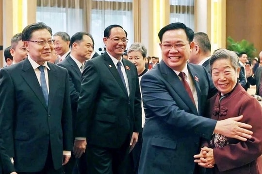 Chủ tịch Quốc hội Vương Đình Huệ dự Gặp gỡ hữu nghị nhân dân Việt Nam - Trung Quốc