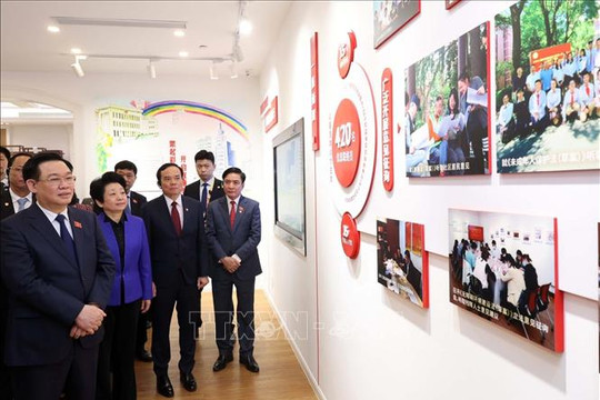 Chủ tịch Quốc hội Vương Đình Huệ thăm Trung tâm lập pháp Hồng Kiều, Thượng Hải