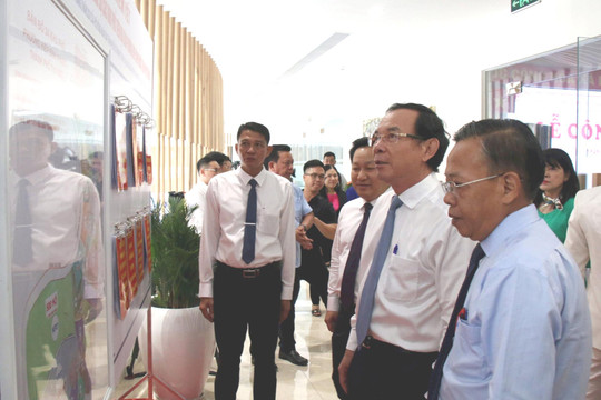 Bí thư Thành ủy TP Hồ Chí Minh dự lễ thực hiện công bố sắp xếp khu phố mới
