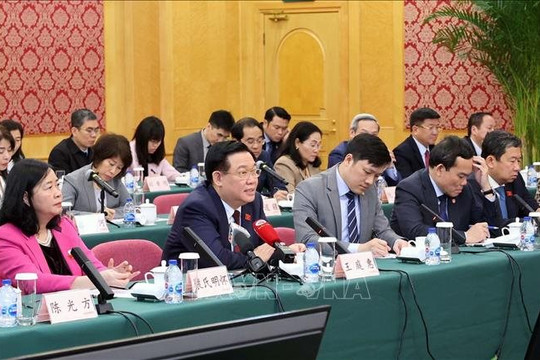 Chủ tịch Quốc hội Vương Đình Huệ thăm và làm việc tại Khu thí điểm thương mại tự do Thượng Hải (Trung Quốc)
