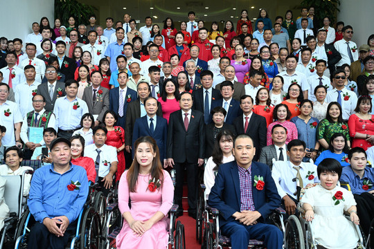 Biểu dương 368 người khuyết tật, trẻ mồ côi, người bảo trợ tiêu biểu toàn quốc