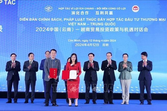 Chủ tịch Quốc hội Vương Đình Huệ dự Diễn đàn Chính sách pháp luật thúc đẩy hợp tác đầu tư, thương mại Việt Nam - Trung Quốc