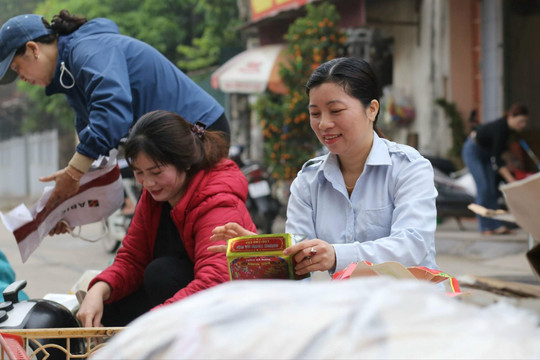 "Biến rác thành tiền" giúp người nghèo ở Duyên Hà