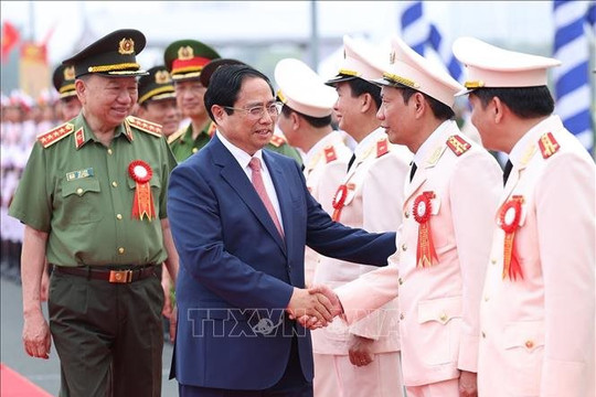Thủ tướng Phạm Minh Chính: Xây dựng lực lượng cảnh sát cơ động “pháp luật sắc, nghiệp vụ tinh, công nghệ giỏi, ngoại ngữ tốt, hình ảnh đẹp”