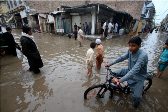 Hơn 100 người thiệt mạng khi bão tấn công Pakistan và Afghanistan