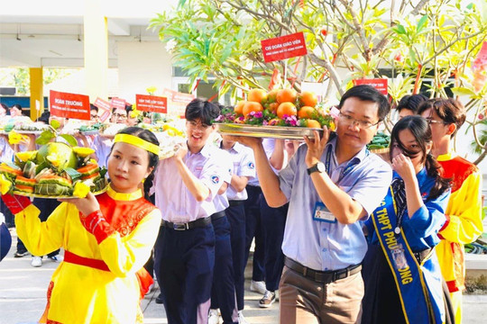 TP Hồ Chí Minh: Nhiều hoạt động tưởng nhớ công lao các vua Hùng trong trường học