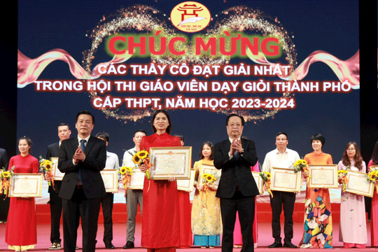 Hà Nội khen thưởng 142 giáo viên dạy giỏi cấp trung học phổ thông