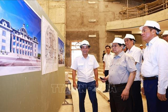 Thủ tướng Phạm Minh Chính thăm Trung tâm thông tin chỉ huy Công an Phú Thọ và khảo sát công trình xây dựng Nhà văn hóa nghệ thuật tỉnh