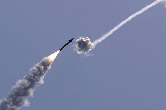 Tên lửa Israel bắn trúng mục tiêu tại Iran