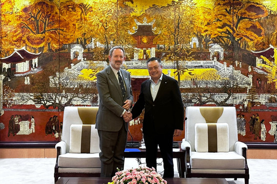Chủ tịch UBND thành phố Hà Nội Trần Sỹ Thanh tiếp Đại sứ Italia tại Việt Nam