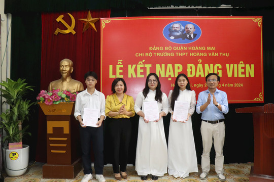 3 học sinh Trường THPT Hoàng Văn Thụ được kết nạp Đảng