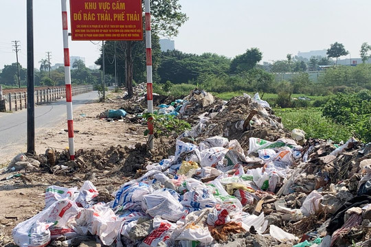 Cần ngăn chặn tình trạng đổ trộm phế thải trên địa bàn quận Hoàng Mai