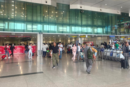 Khoảng 120.000 lượt khách qua sân bay Tân Sơn Nhất mỗi ngày dịp 30-4 và 1-5