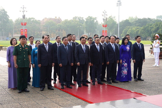 Lãnh đạo thành phố Hà Nội vào Lăng viếng Chủ tịch Hồ Chí Minh và tưởng niệm các Anh hùng liệt sĩ