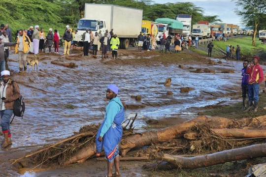 Ít nhất 42 người thiệt mạng trong vụ vỡ đập tại Kenya