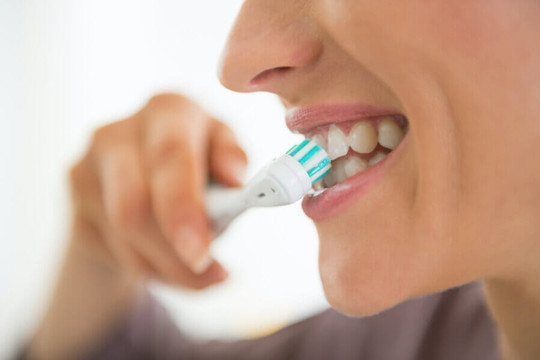 Đánh răng ngay sau ăn sáng: Nhiều người có đang làm sai?