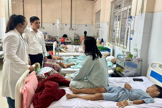 [Podcast] Tin tức ngày 3-5: Số nạn nhân vụ ngộ độc bánh mỳ ở Đồng Nai tăng lên gần 490 người