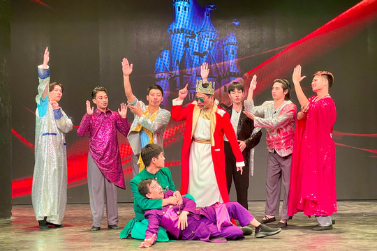 Nhà hát Kịch Việt Nam ra mắt chương trình “Bộ quần áo mới của hoàng đế”