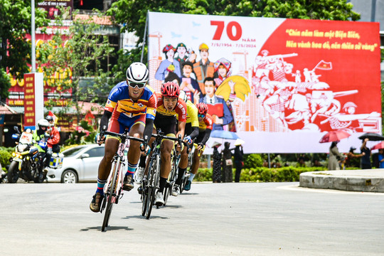 Phạm Lê Xuân Lộc giành lại Áo vàng chặng 4 cuộc đua xe đạp về Điện Biên Phủ