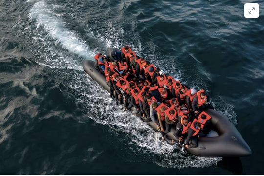 Nhiều thuyền di cư tiếp tục đến Anh bất chấp kế hoạch Rwanda