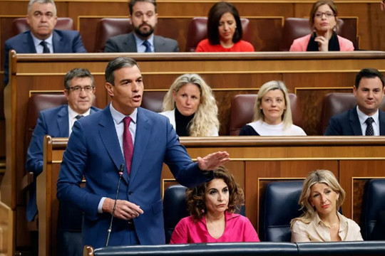 Thủ tướng Tây Ban Nha Pedro Sánchez: Liệu có vượt qua cuộc “sát hạch” tại Catalonia?