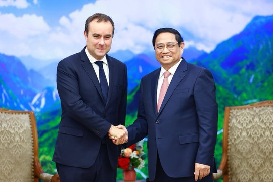 Thúc đẩy hợp tác quốc phòng tương xứng với quan hệ Đối tác chiến lược Việt Nam - Pháp