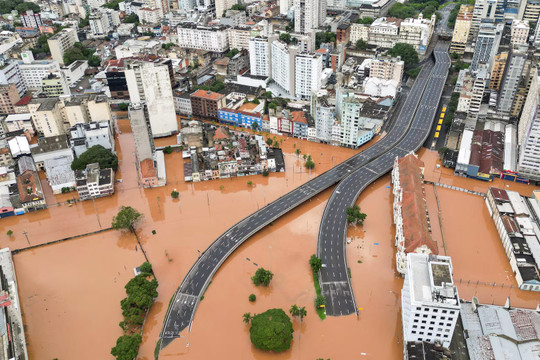 Lũ lụt tiếp tục gây thiệt hại nặng nề ở nhiều quốc gia