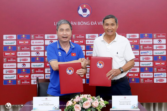 HLV Mai Đức Chung trở lại tiếp tục dẫn dắt đội tuyển bóng đá nữ Việt Nam