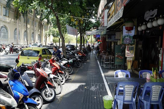 TP Hồ Chí Minh: Thí điểm thu phí sử dụng tạm thời một phần hè phố