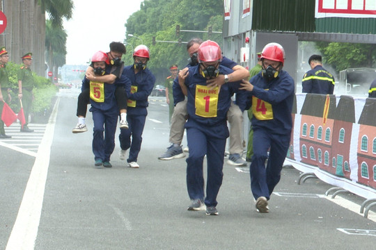 Hoài Đức: 240 người thi nghiệp vụ chữa cháy và cứu nạn, cứu hộ