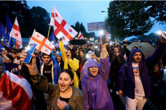 50.000 người xuống đường biểu tình, Gruzia đối mặt với khủng hoảng chính trị nghiêm trọng