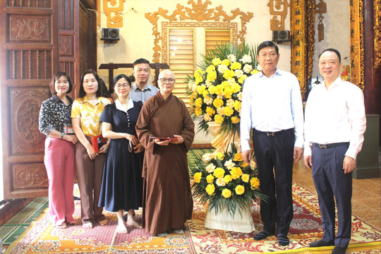 Trưởng ban Dân vận Thành ủy Hà Nội chúc mừng Đại lễ Phật đản