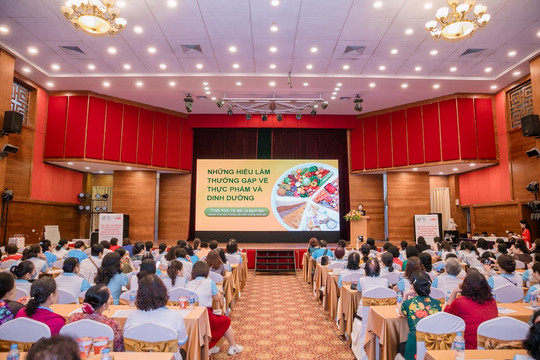 Acecook Việt Nam đồng hành tổ chức chuỗi hội thảo về an toàn thực phẩm và dinh dưỡng đúng cách