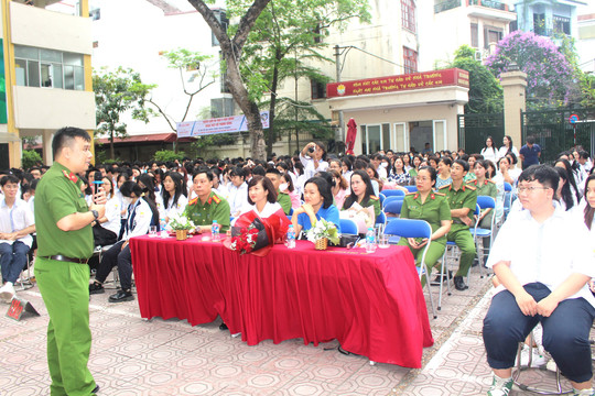 Tuyên truyền về phòng, chống ma túy cho hơn 2 nghìn học sinh Trường THPT Kim Liên