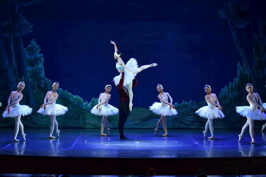 Vở ballet “Hồ thiên nga” trở lại với diện mạo mới
