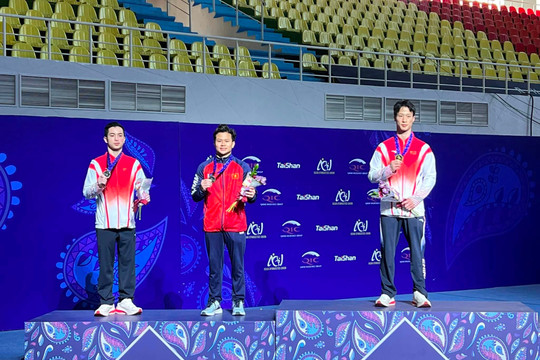 Nguyễn Văn Khánh Phong giành Huy chương bạc vòng treo tại giải vô địch châu Á
