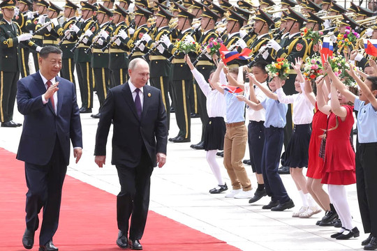 Tổng thống Nga thăm Trung Quốc: Hai siêu cường xích lại gần nhau hơn