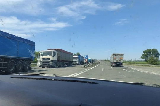 Ukraine: Tài xế xe tải biểu tình phản đối luật huy động quân mới