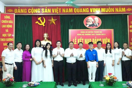 4 học sinh đầu tiên của huyện Thanh Oai vinh dự được kết nạp Đảng