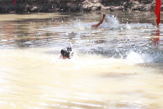Bốn cháu bé đuối nước thương tâm khi tắm ở hồ nước tưới cây