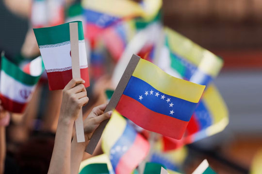 Iran gửi chuyên gia tới Venezuela sửa chữa thiết bị y tế