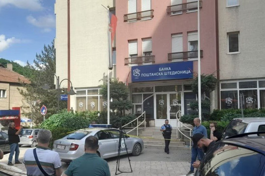 Kosovo đóng cửa 6 chi nhánh ngân hàng Serbia