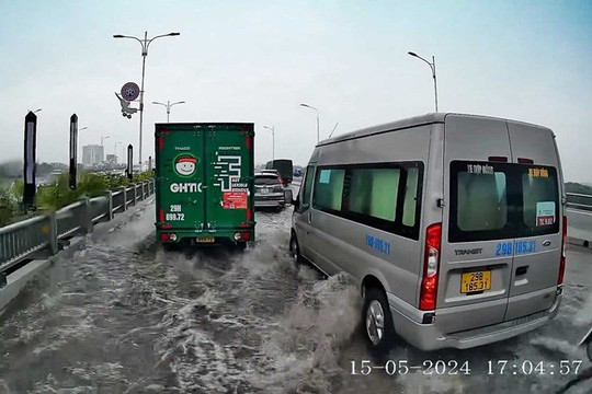Thông tin chính thức về nguyên nhân cầu Vĩnh Tuy 2 ngập khi mưa lớn