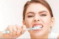 Nên đánh răng trước hay sau ăn sáng để giúp răng chắc khỏe?