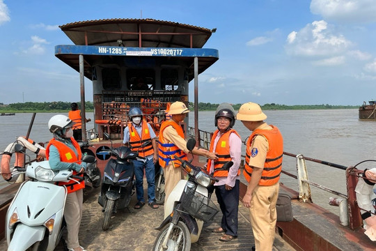 Hà Nội: Xử lý nghiêm vi phạm trật tự an toàn giao thông đường thủy nội địa