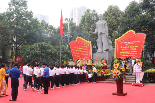 Dâng hương tưởng niệm 80 năm Ngày hy sinh của đồng chí Hoàng Văn Thụ