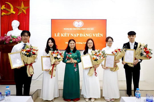 5 học sinh THPT Tây Hồ vinh dự được kết nạp Đảng