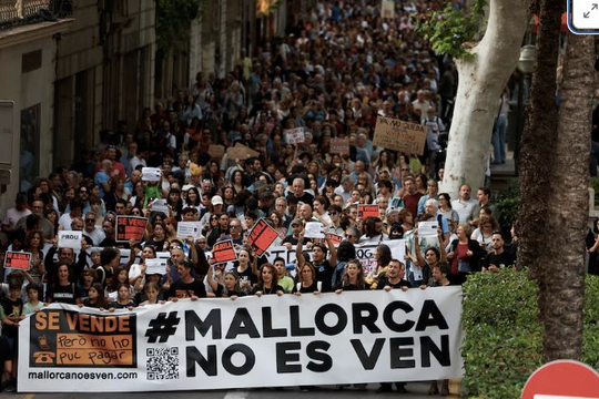 Tây Ban Nha: Hàng nghìn người phản đối du lịch đại chúng ở quần đảo Balearic