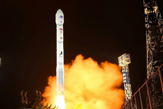 Triều Tiên xác nhận vụ phóng vệ tinh trinh sát thất bại