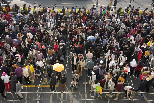 Thâm Quyến soán ngôi "thiên đường mua sắm" của Hồng Kông